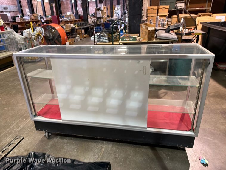 image for item FB8935 Glass display case