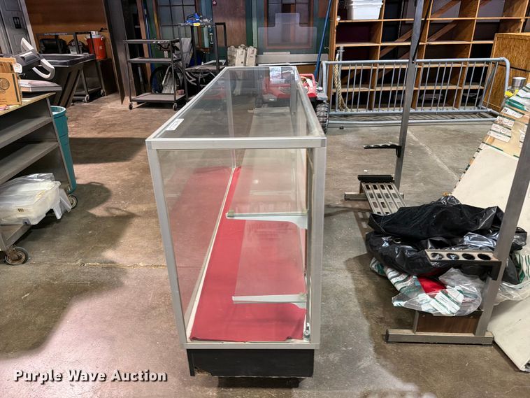 image for item FB8935 Glass display case