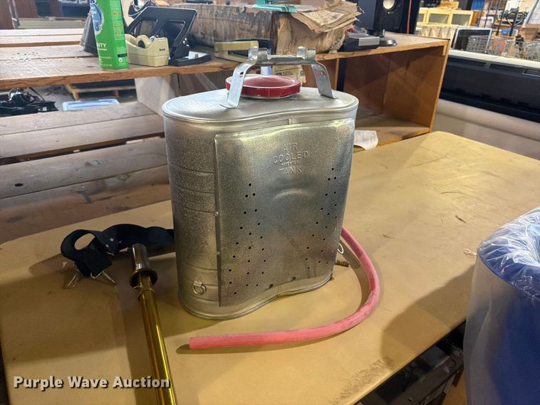 image for item FB8939 (5) Wildfire Pacific galvanized backpack firefighting pump