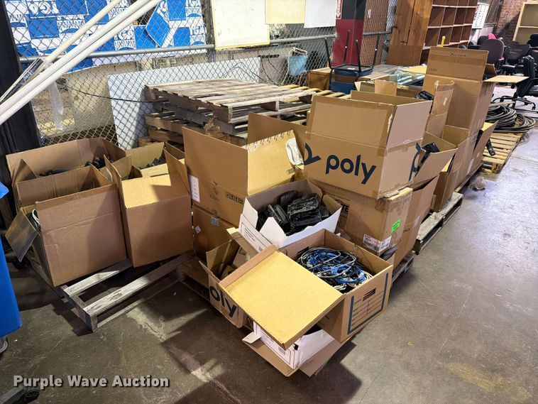 image for item FB8949 (5) pallets of phones