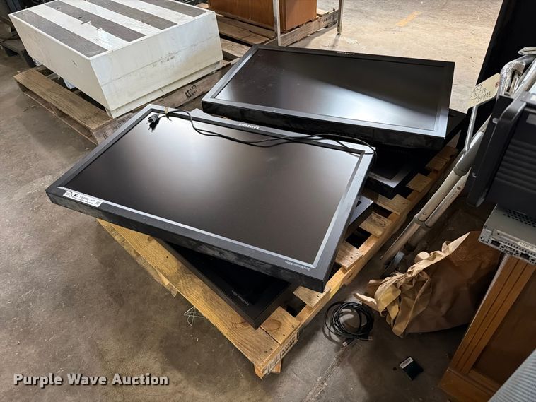 image for item FB8952 (4) Samsung Synmaster 400PX tvs