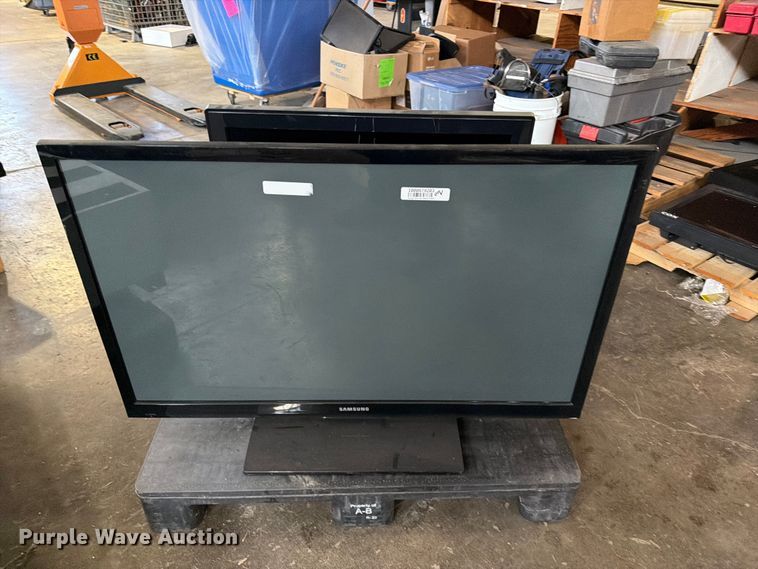 image for item FB8957 (3) TVs