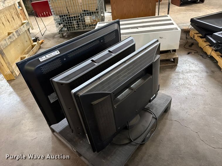 image for item FB8957 (3) TVs