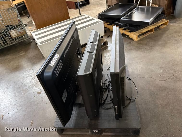 image for item FB8957 (3) TVs