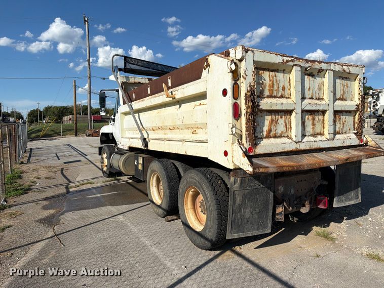 image for item FB8958 2011 International WorkStar 7400 dump truck