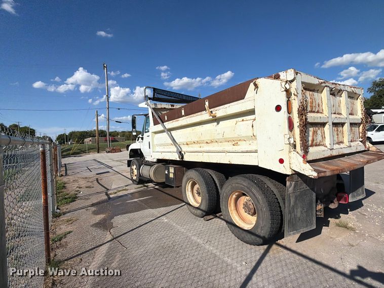 image for item FB8958 2011 International WorkStar 7400 dump truck
