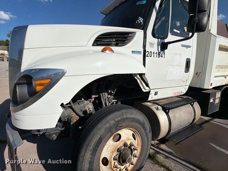 image for item FB8958 2011 International WorkStar 7400 dump truck