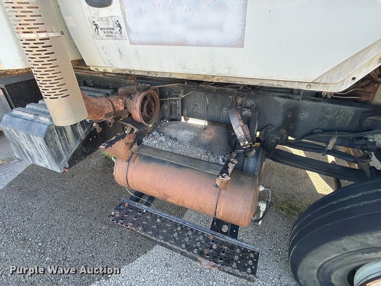image for item FB8958 2011 International WorkStar 7400 dump truck