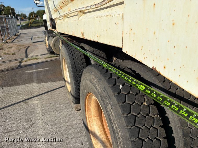 image for item FB8958 2011 International WorkStar 7400 dump truck