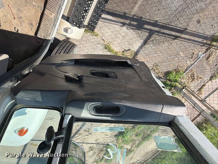 image for item FB8958 2011 International WorkStar 7400 dump truck