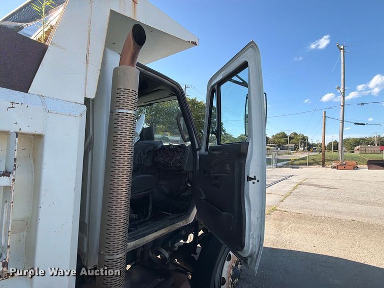 image for item FB8958 2011 International WorkStar 7400 dump truck