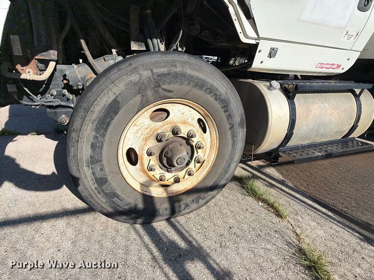 image for item FB8958 2011 International WorkStar 7400 dump truck