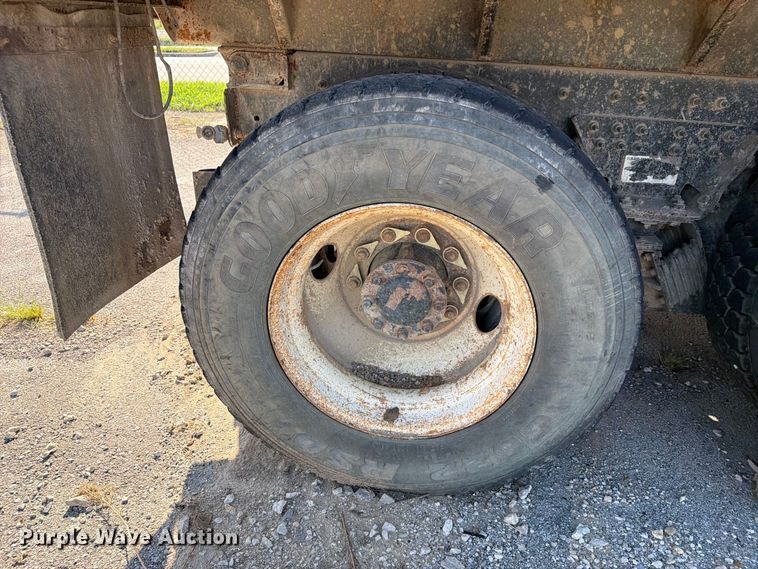 image for item FB8958 2011 International WorkStar 7400 dump truck
