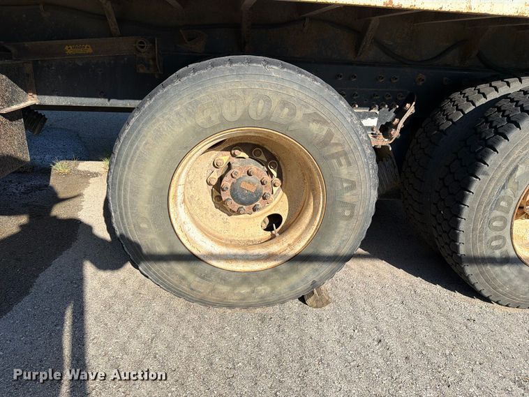 image for item FB8958 2011 International WorkStar 7400 dump truck