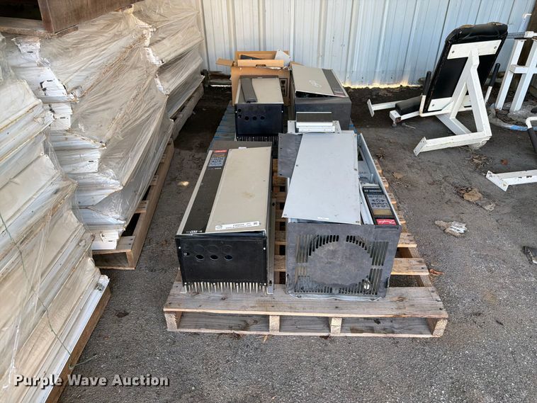 image for item FB8959 (4) Danfoss VLT 8000 variable frequency drives