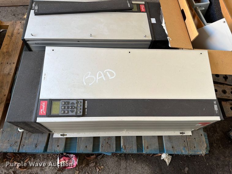 image for item FB8959 (4) Danfoss VLT 8000 variable frequency drives