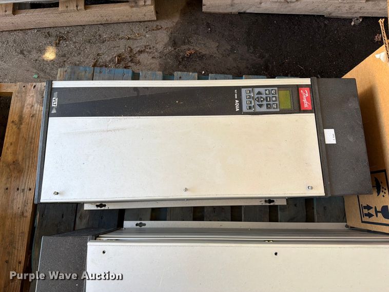 image for item FB8959 (4) Danfoss VLT 8000 variable frequency drives