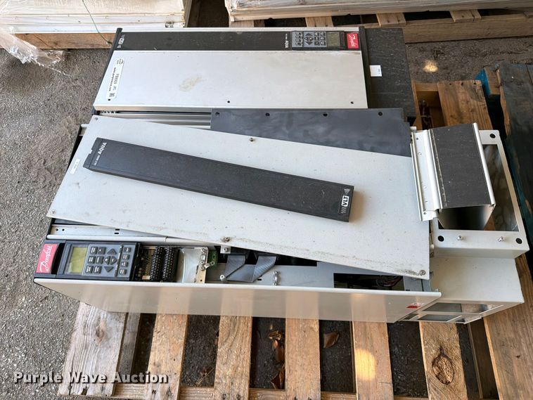 image for item FB8959 (4) Danfoss VLT 8000 variable frequency drives
