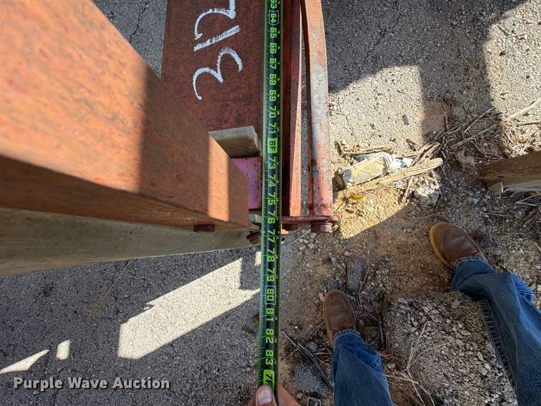 image for item FB8961 Approximately (8) trench boxes