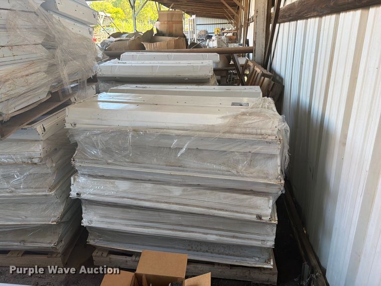 image for item FB8962 (7) pallets of light fixtures
