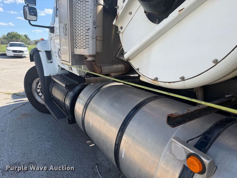 image for item FB8963 2007 International WorkStar 7400 sewer jetter truck