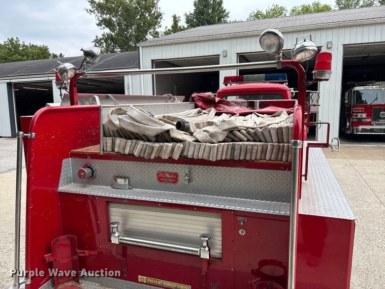 image for item FC1972 1977 International Harvester Loadstar 1700 pumper fire truck