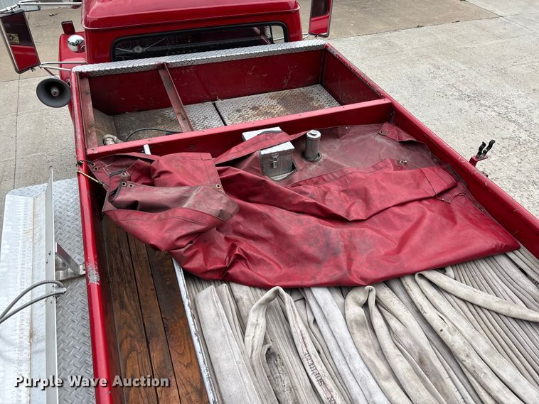 image for item FC1972 1977 International Harvester Loadstar 1700 pumper fire truck