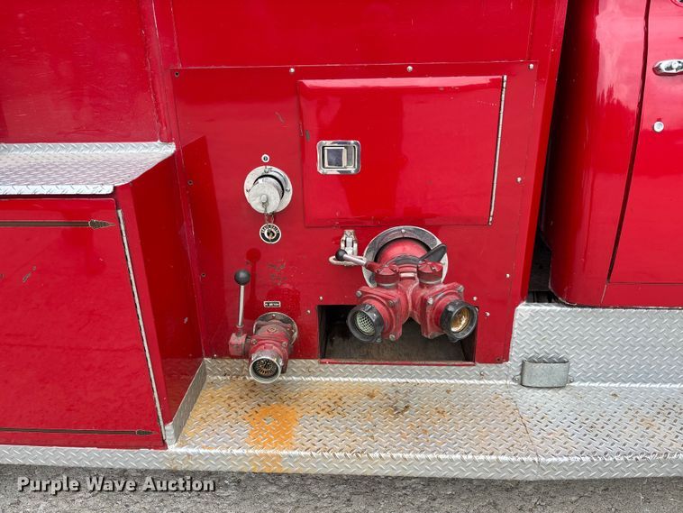 image for item FC1972 1977 International Harvester Loadstar 1700 pumper fire truck