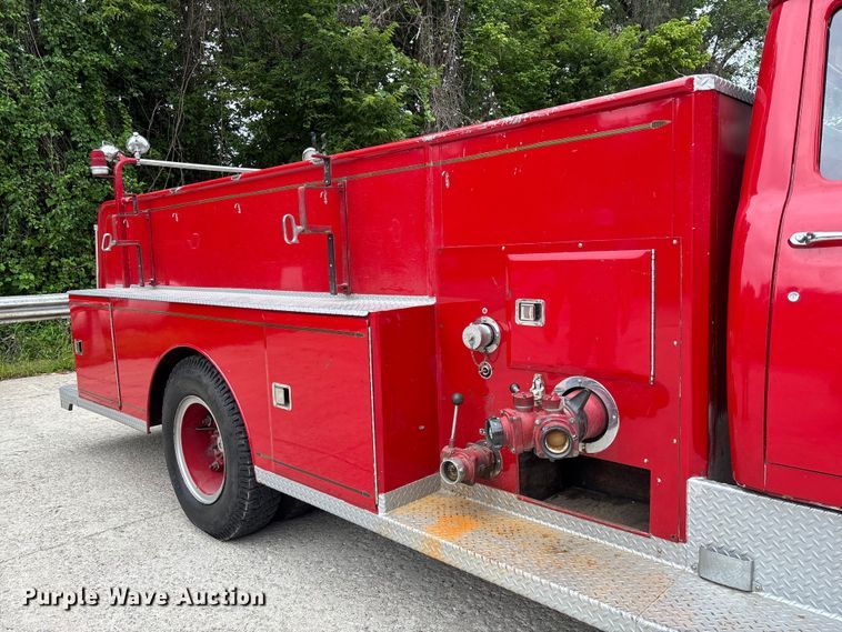 image for item FC1972 1977 International Harvester Loadstar 1700 pumper fire truck