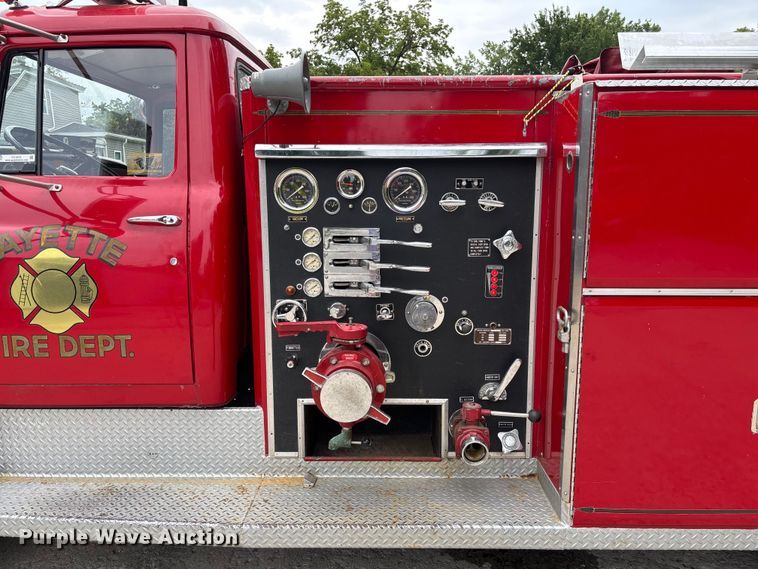 image for item FC1972 1977 International Harvester Loadstar 1700 pumper fire truck