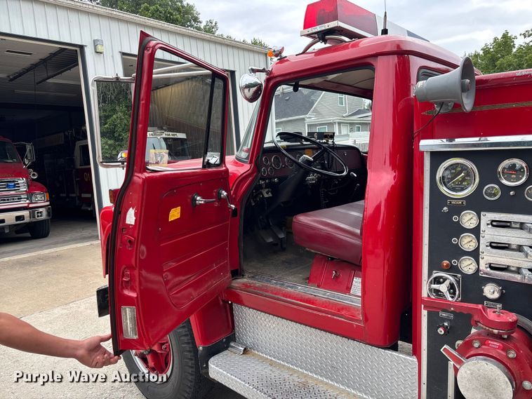 image for item FC1972 1977 International Harvester Loadstar 1700 pumper fire truck