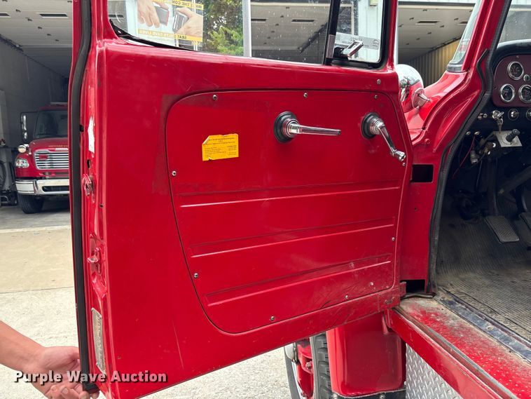 image for item FC1972 1977 International Harvester Loadstar 1700 pumper fire truck