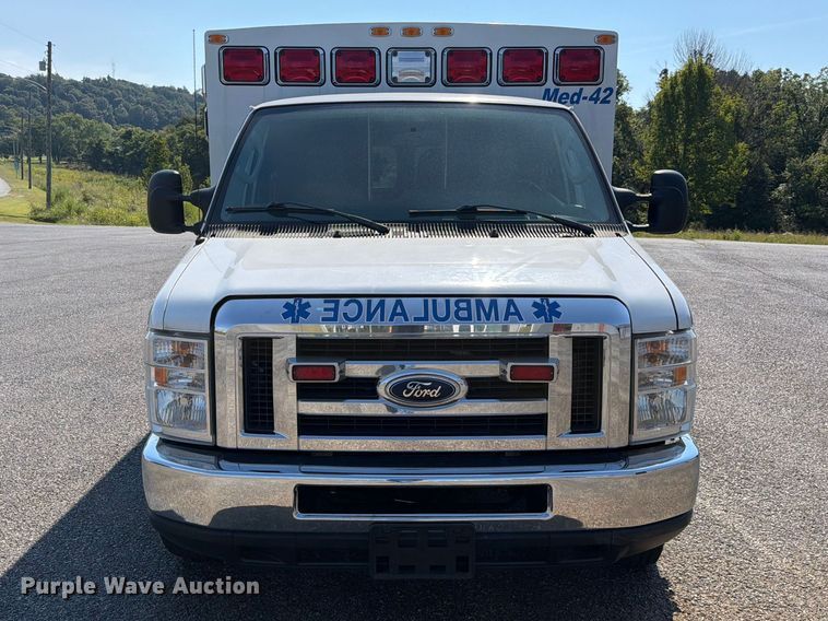 image for item FC3335 2010 Ford E350 ambulance