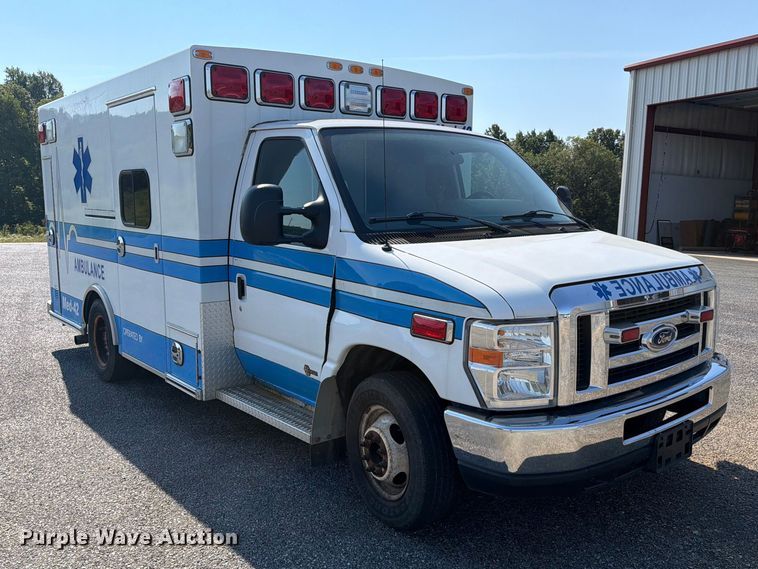 image for item FC3335 2010 Ford E350 ambulance