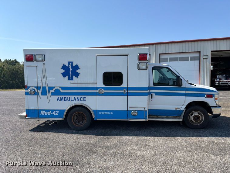 image for item FC3335 2010 Ford E350 ambulance