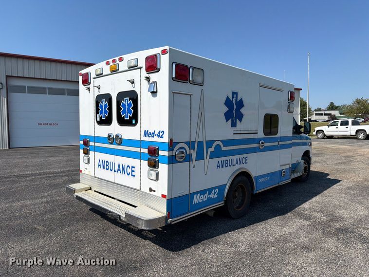 image for item FC3335 2010 Ford E350 ambulance