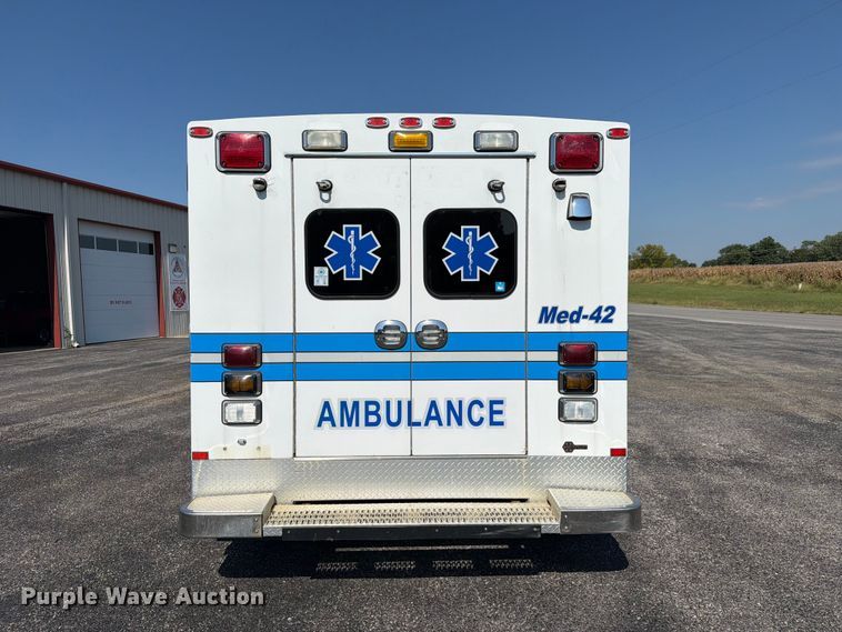 image for item FC3335 2010 Ford E350 ambulance