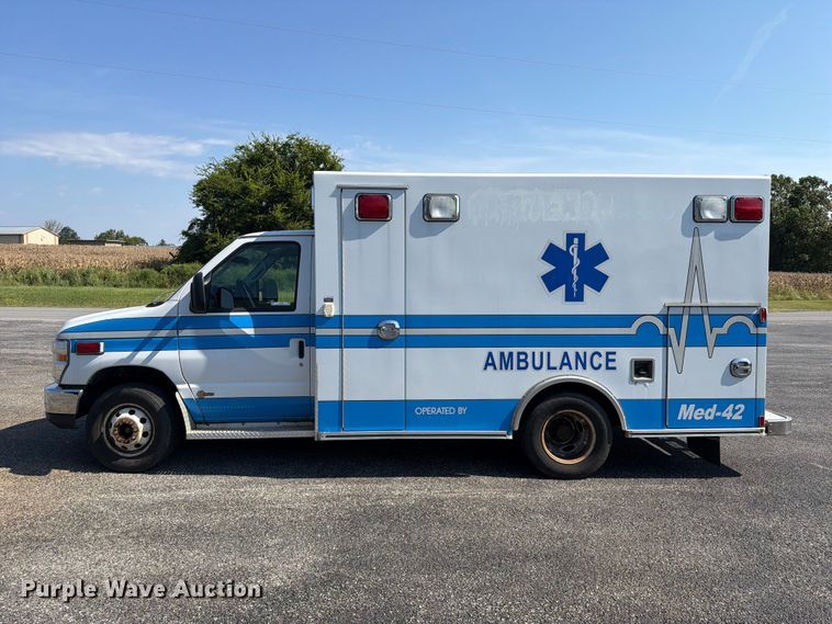 image for item FC3335 2010 Ford E350 ambulance