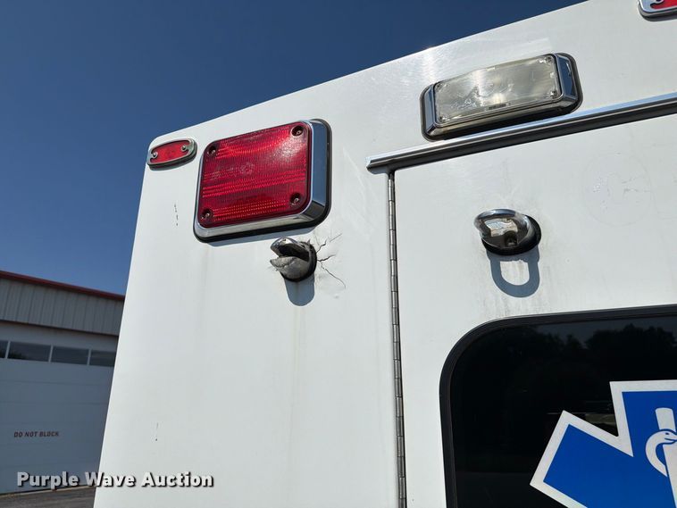 image for item FC3335 2010 Ford E350 ambulance