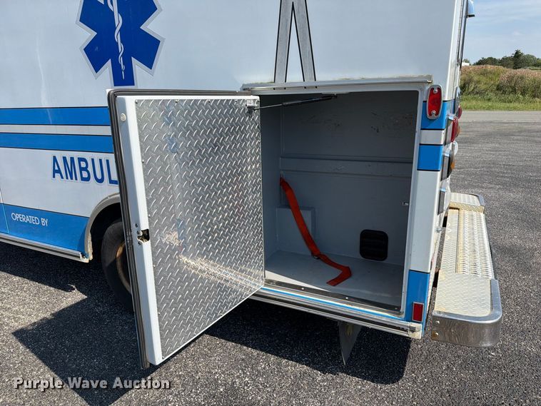 image for item FC3335 2010 Ford E350 ambulance
