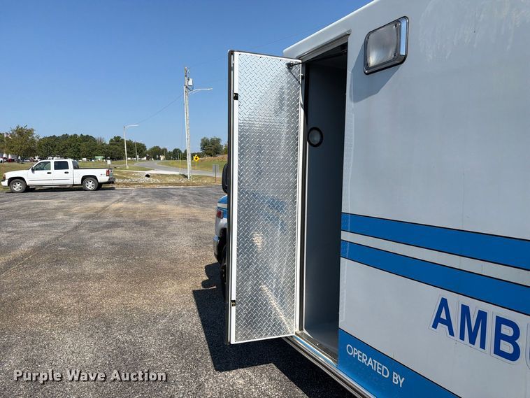 image for item FC3335 2010 Ford E350 ambulance