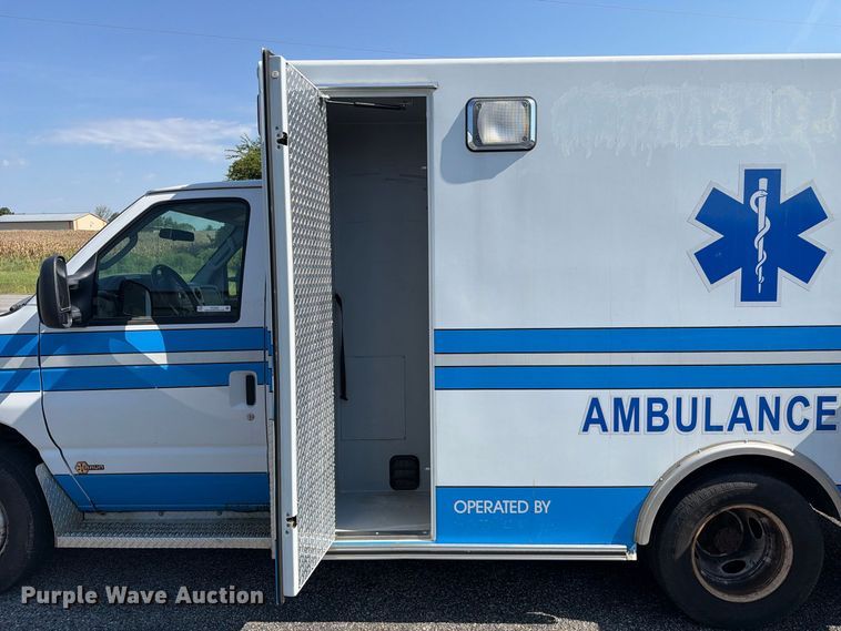 image for item FC3335 2010 Ford E350 ambulance