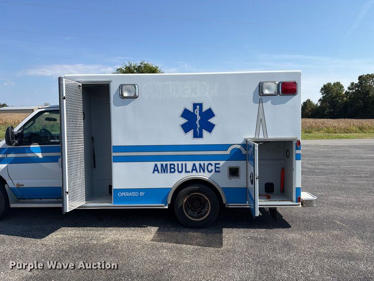 image for item FC3335 2010 Ford E350 ambulance