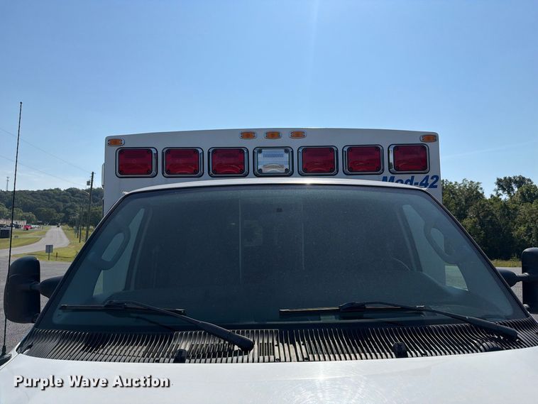 image for item FC3335 2010 Ford E350 ambulance