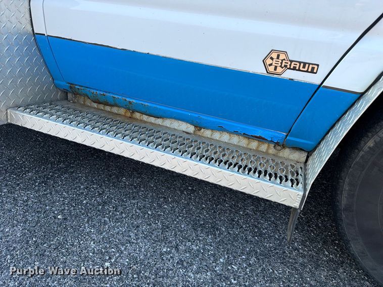 image for item FC3335 2010 Ford E350 ambulance