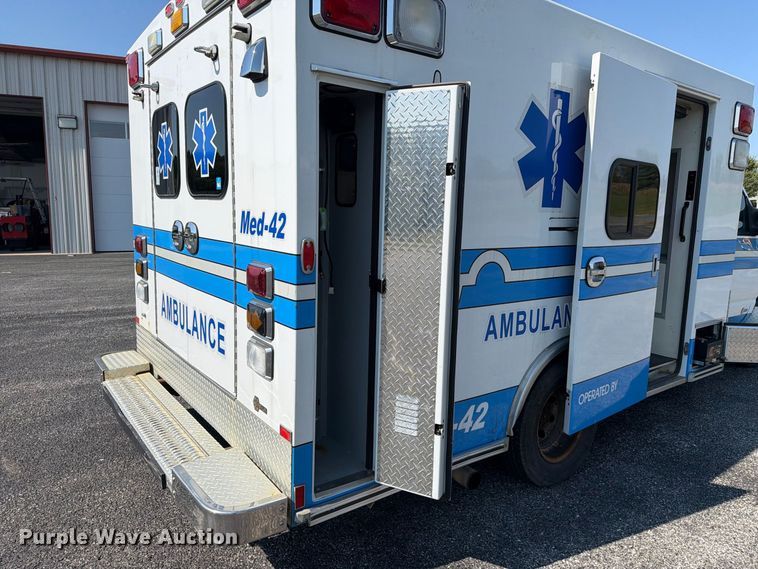 image for item FC3335 2010 Ford E350 ambulance