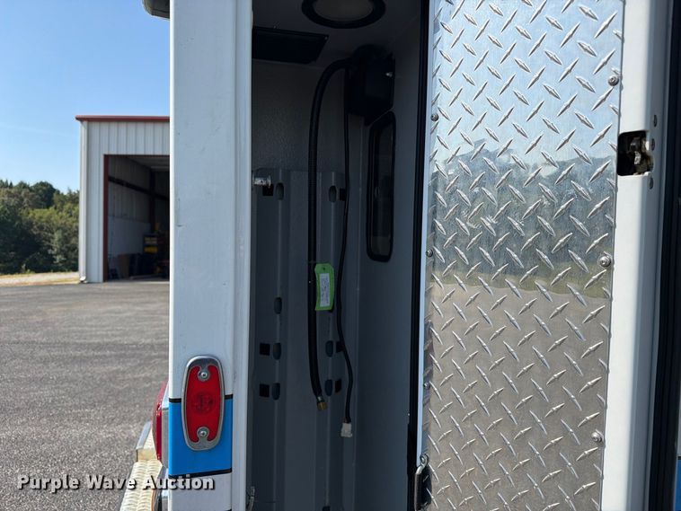 image for item FC3335 2010 Ford E350 ambulance