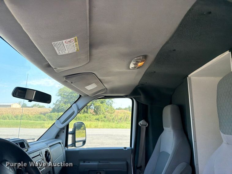 image for item FC3335 2010 Ford E350 ambulance