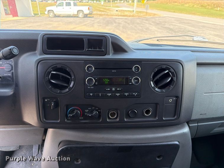 image for item FC3335 2010 Ford E350 ambulance