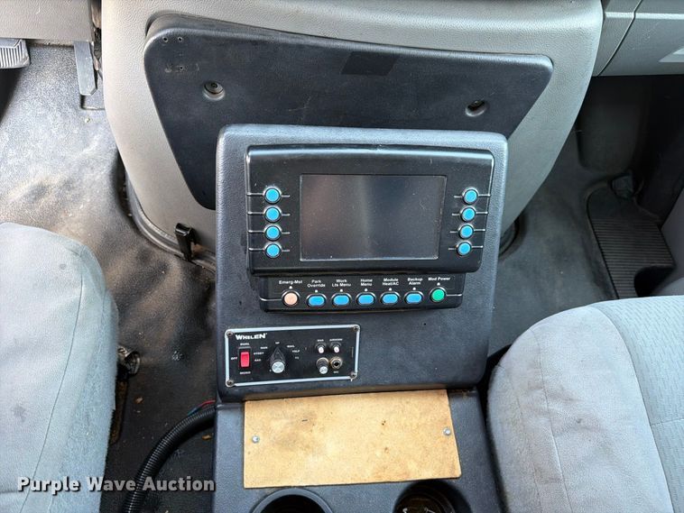 image for item FC3335 2010 Ford E350 ambulance